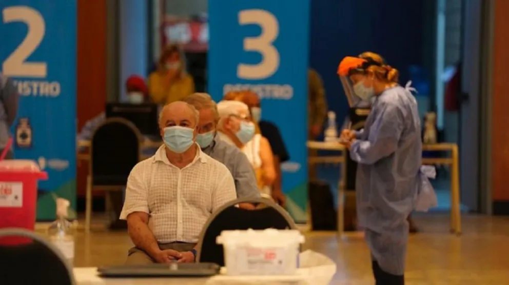 Vacunas bajo la lupa: cuántas llegaron al país y para quiénes están destinadas