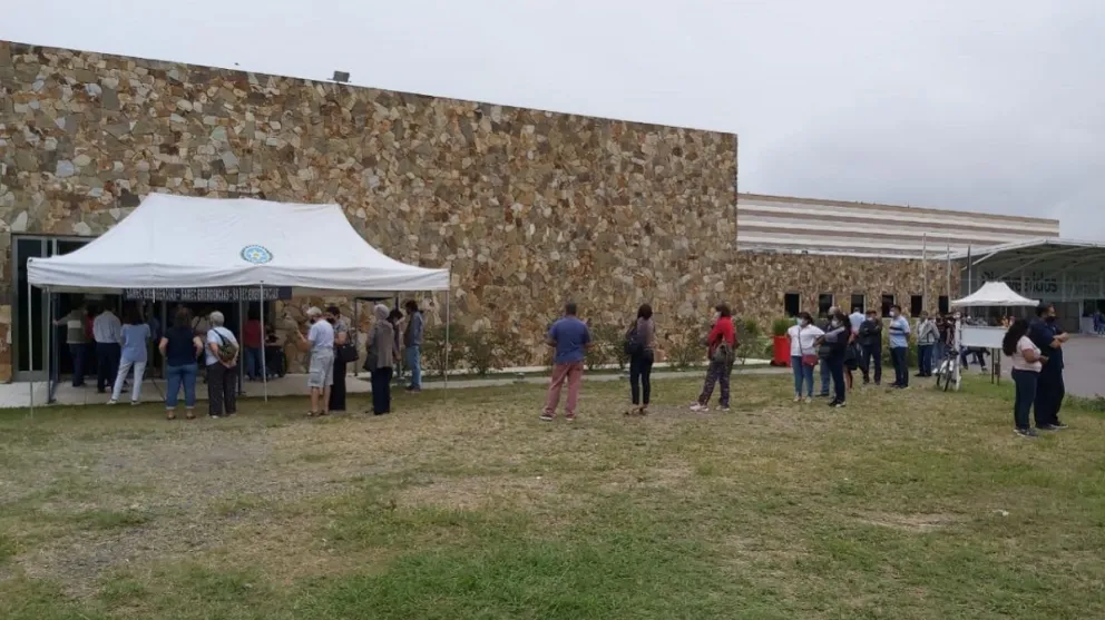 Llega una nueva partida de la vacuna china a Salta: cuánta dosis serán y a quiénes van a vacunar