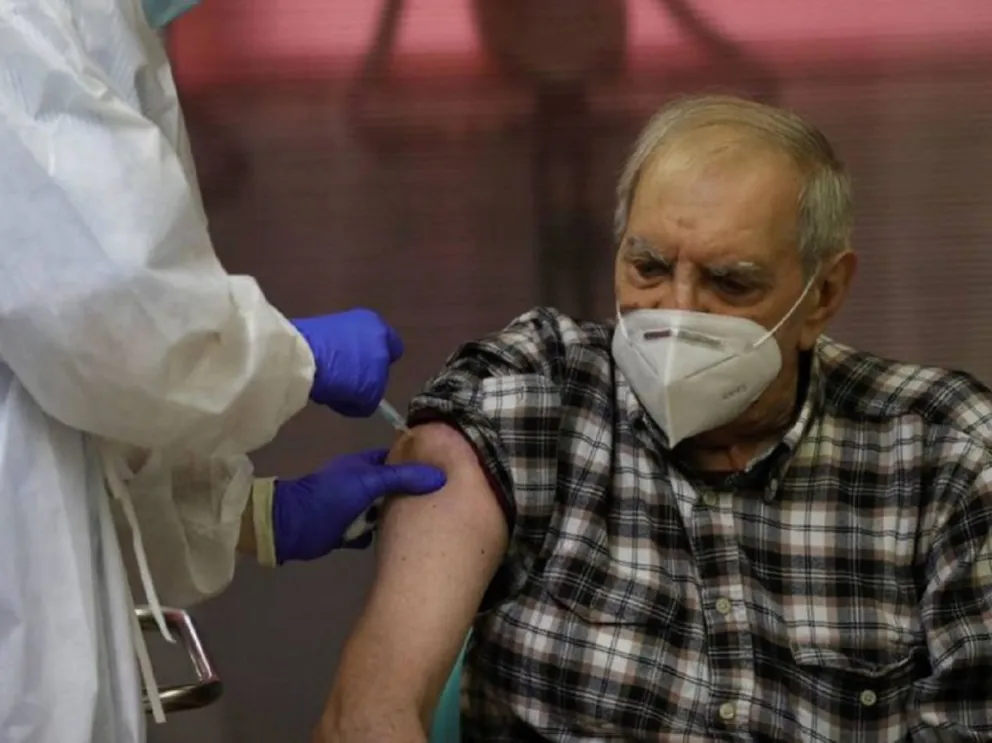 Vacunas contra el COVID-19: habilitan el 148 para turnos a mayores de 70 años en Salta
