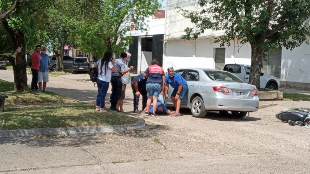 Un automovilista atropelló y mató a un motociclista, al bajar del vehículo vio que era su hijo