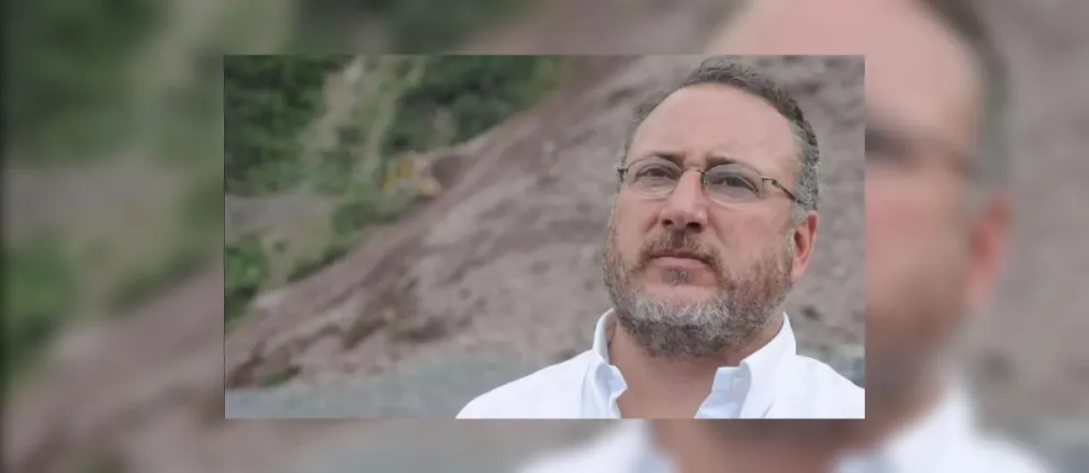 Otra mancha para Manuel Cornejo: sería declarado como "Persona no grata"