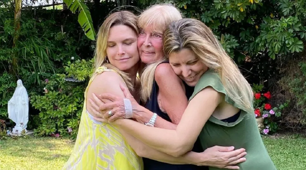 Sofía Zámolo, su madre y hermana. Fuente (Instagram)