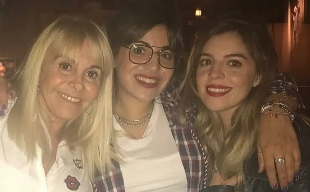 Claudia Villafañe, Dalma y Gianinna Maradona. Fuente (Instagram)