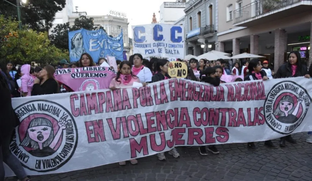 Marcha por femicidios. Fuente: (Twitter)