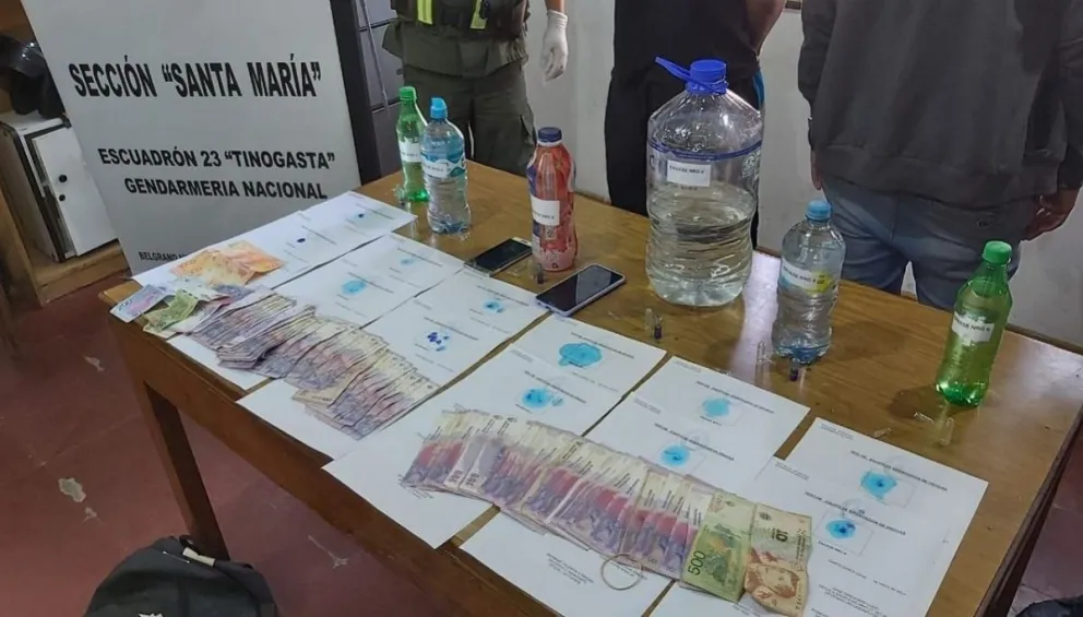Agua que no has de beber: desde Salta, trasladaban cocaína en botellitas