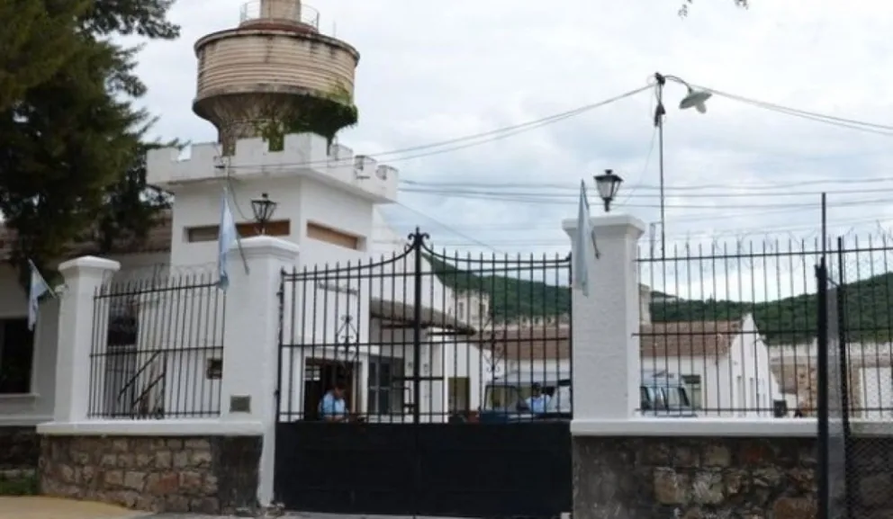 ¡Desagradables y asquerosos! Esto es lo que hacen los familiares de los presos del penal de Villa las Rosas