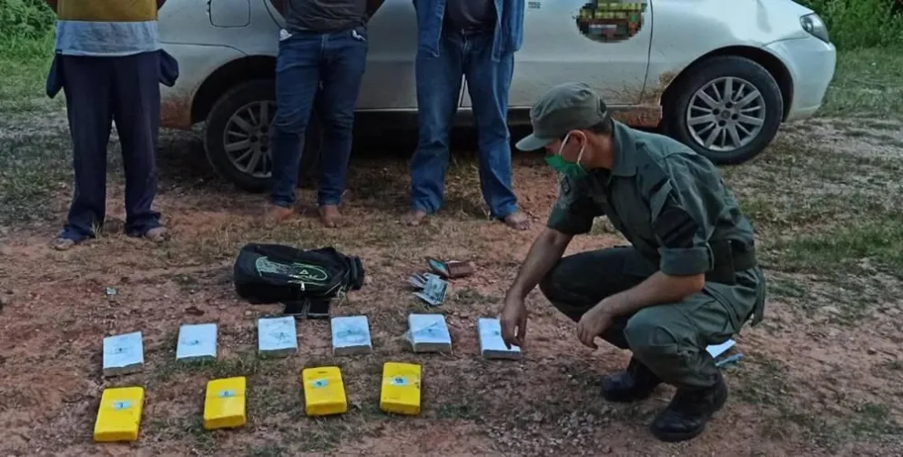 Detienen a un vehículo que transportaba más de 10 kilos de cocaína