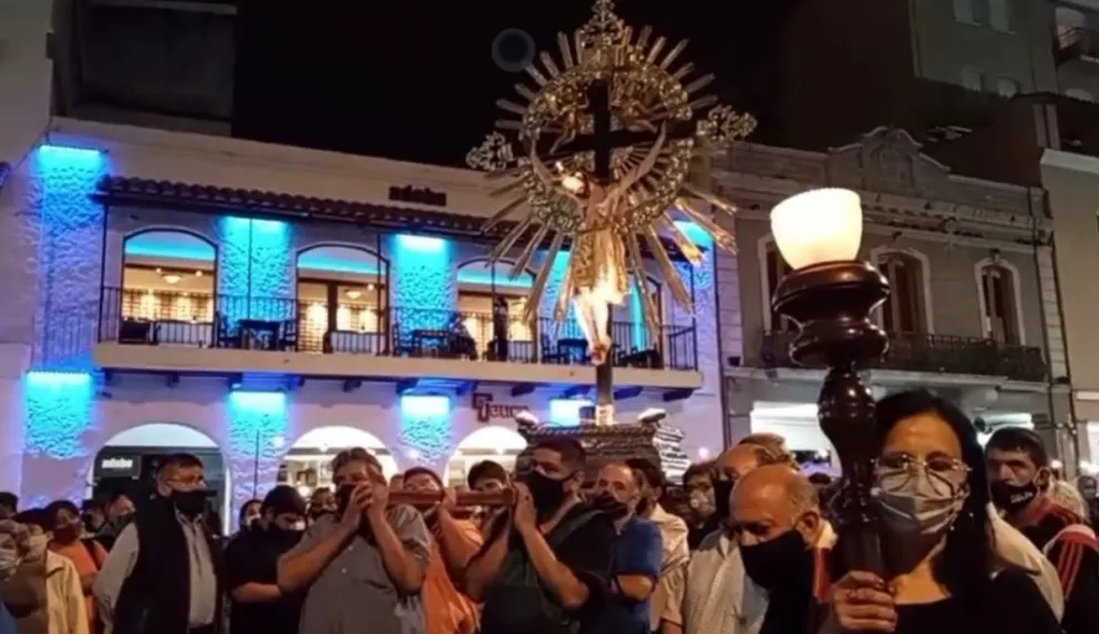 Vía Crucis. Fuente: (Twitter)