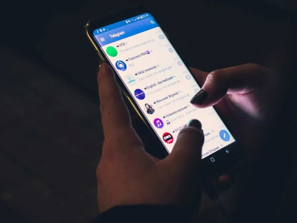 Una joven denuncia que un centenar de hombres comparten contenido sexual de tucumanas en Telegram