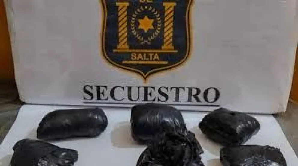Una pareja que transportaba marihuana intentó darse a la fuga para evitar un control policial