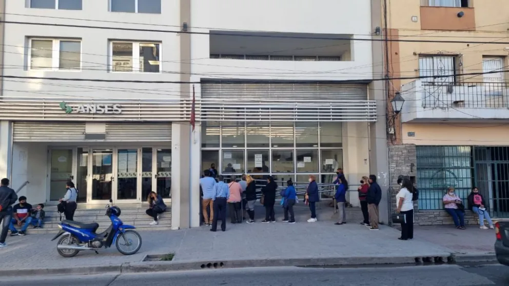 Pese a los reclamos, siguen las irregularidades en Anses Salta