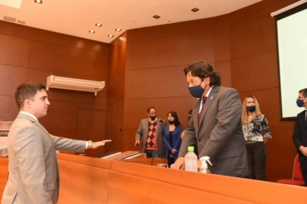 Gustavo Sáenz estuvo presente en la jura de nuevos matriculados del Colegio de Abogados y Procuradores