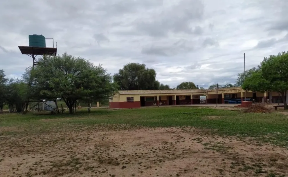 El interior que duele: padres dejaron de mandar a sus hijos a la escuela por una estructura a punto de caerse