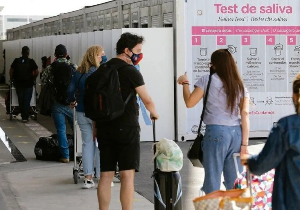 En las últimas 24 horas, se reportaron 153 muertes y 9.405 nuevos casos de coronavirus en Argentina
