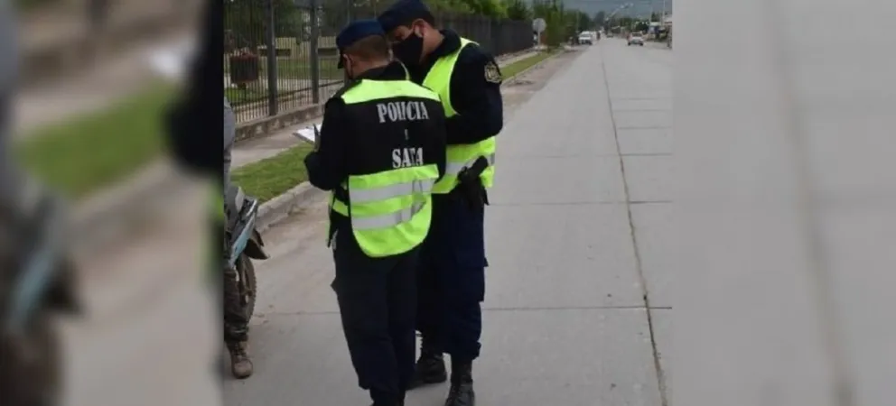 Salteño denunció que policías lo empujaron por un barranco