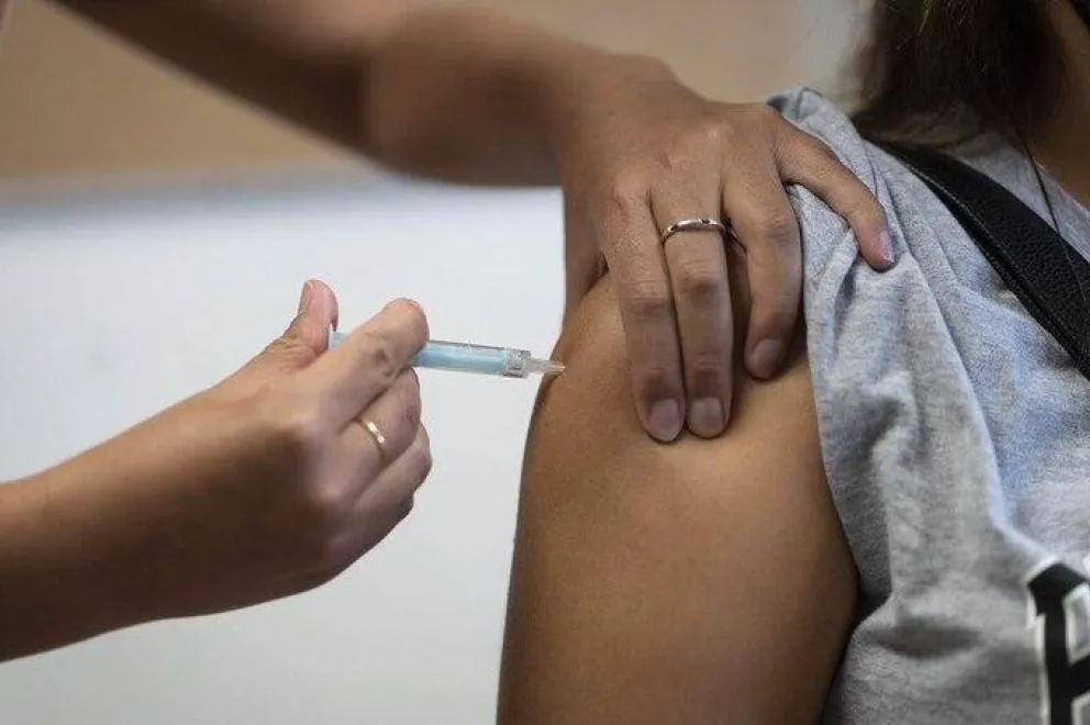 Pfizer comenzó los ensayos clínicos de su vacuna para aplicarla en menores