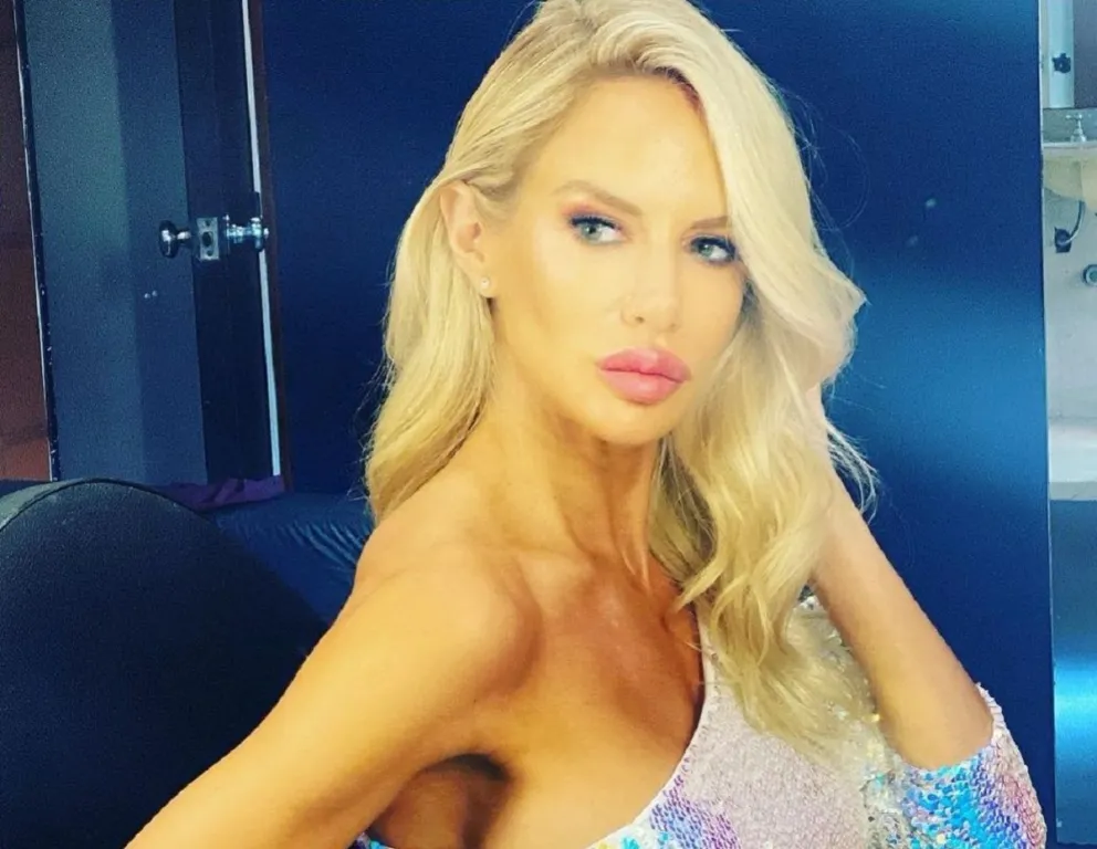 Luciana Salazar compartió una sensual foto llevando mini calzas y top.
