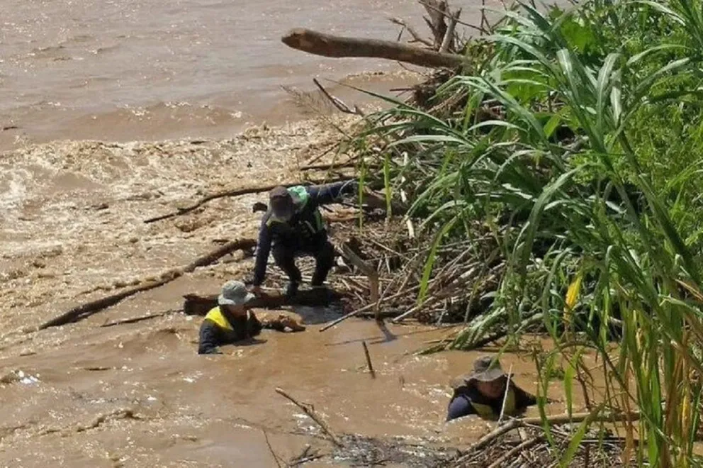 La madre de los hermanos desaparecidos en el Río Bermejo pide que no abandonen la búsqueda