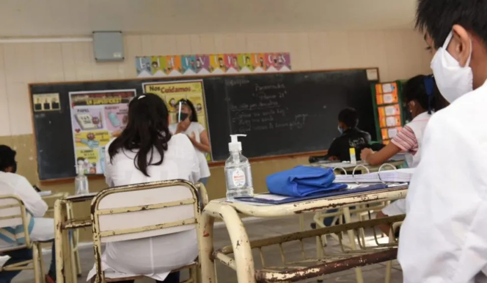 Encienden las alarmas en una escuelita salteña: detectan a docente de sexto grado con coronavirus