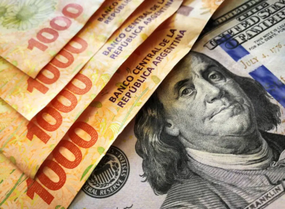 Para este comienzo de semana, el dólar blue se mantiene a un precio de $282 para la compra  