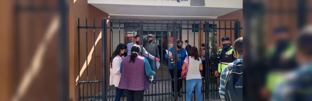 Se pegaron terrible susto: tras la tensión y el pánico, el Registro Civil volvió a atender al público