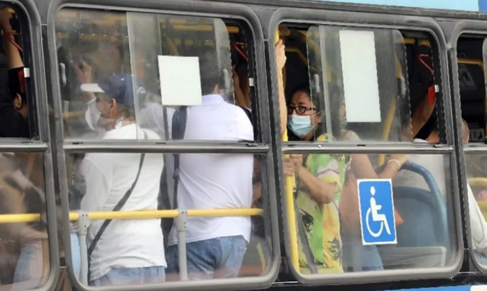 Coronavirus: la importancia de mantener las ventanillas abiertas en el transporte público