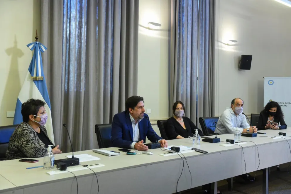 Desde la cartera educativa acordaron sostener las clases presenciales en todo el país