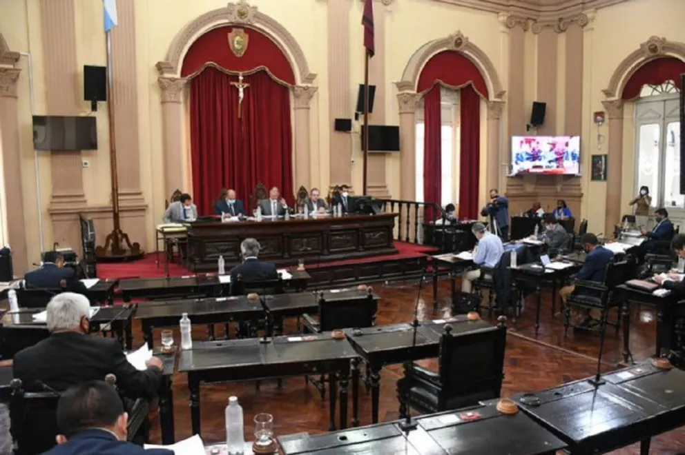 Vacunación contra el COVID-19: Senadores aprobaron un proyecto de ley que busca priorizar a los más vulnerables