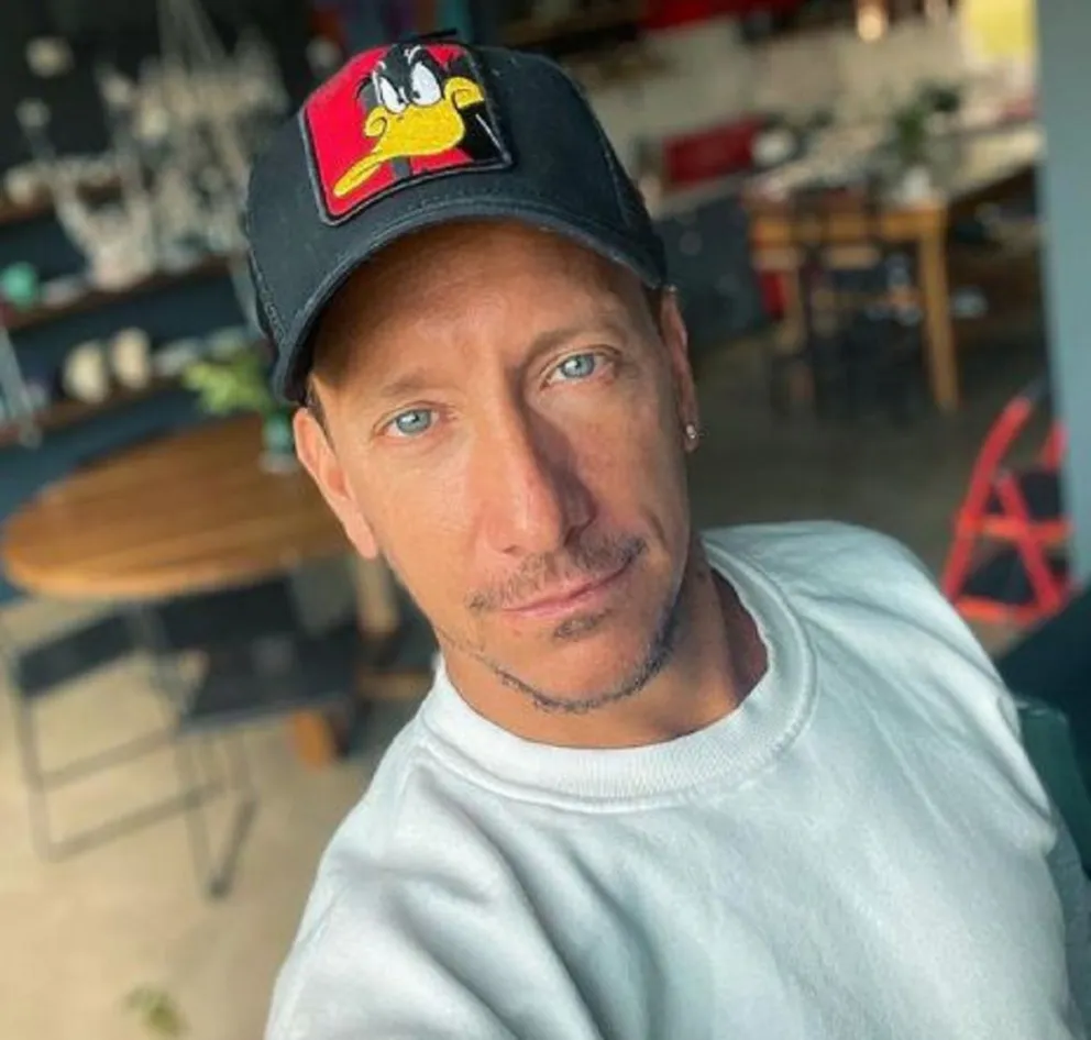 Nico Vázquez sorprendió a todos con una escatológica experiencia en un viaje: “Manché hasta la pared”
