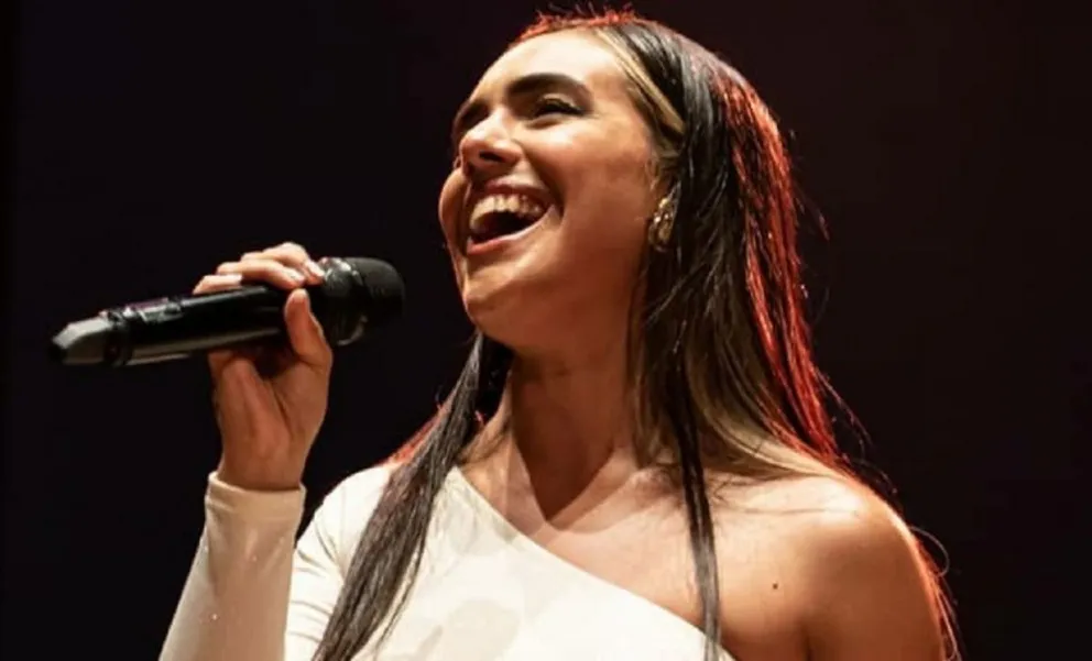 La emotiva foto de Ángela Leiva junto a su papá que logró vencer el cáncer: “El ganador de esta batalla”