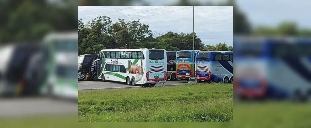 No dan el brazo a torcer: caos vehicular por los colectivos que vuelven a cortar la ruta de ingreso a Güemes
