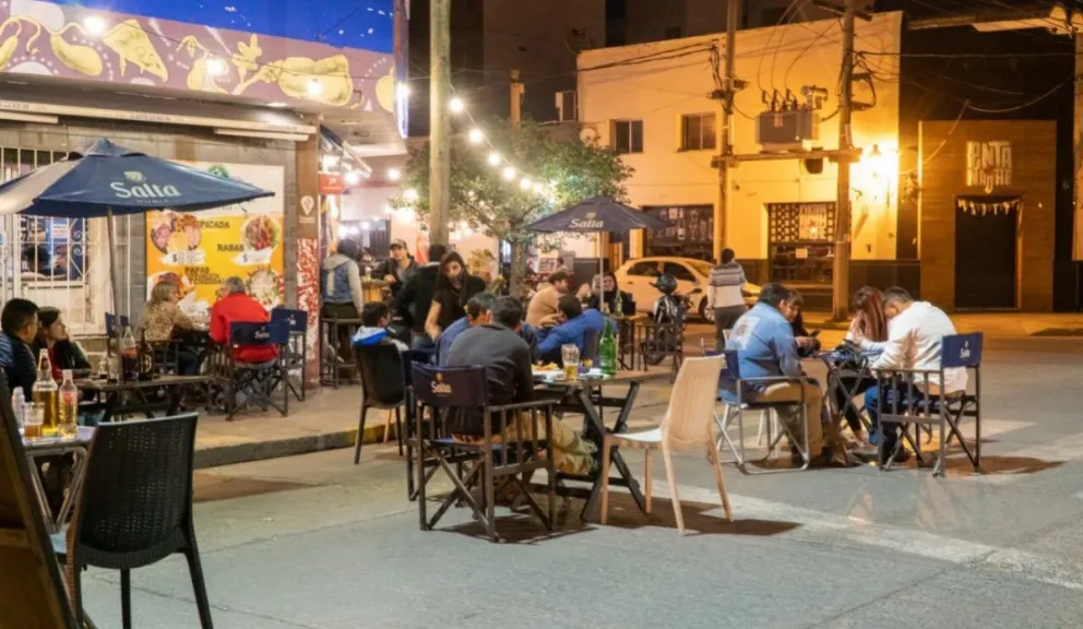 "¡Es insostenible!" Bares y restaurantes salteños en rebeldía abrirán al público a pesar de las restricciones