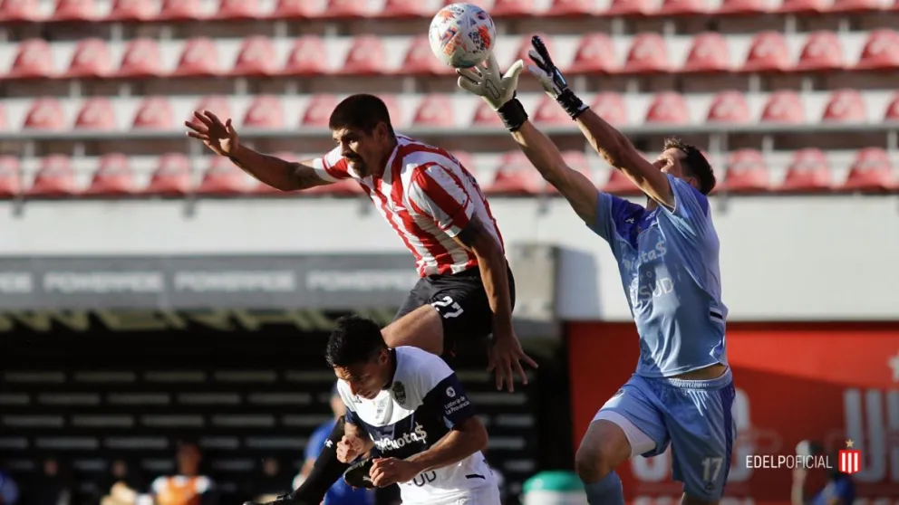 Clásico de La Plata: Leandro Díaz y un fallo insólito 