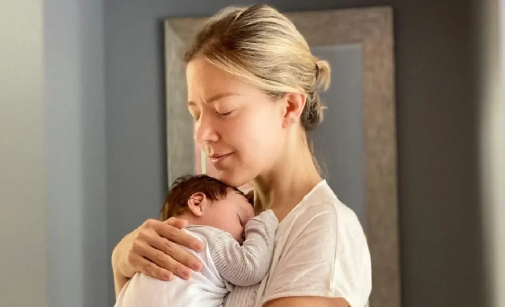 Fernanda Castillo y su hijo Liam