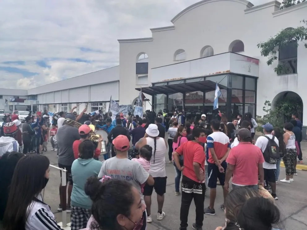 Funcionarios y dirigentes sociales volvieron a verse las caras en el Centro Cívico Municipal ¿Qué pasó?