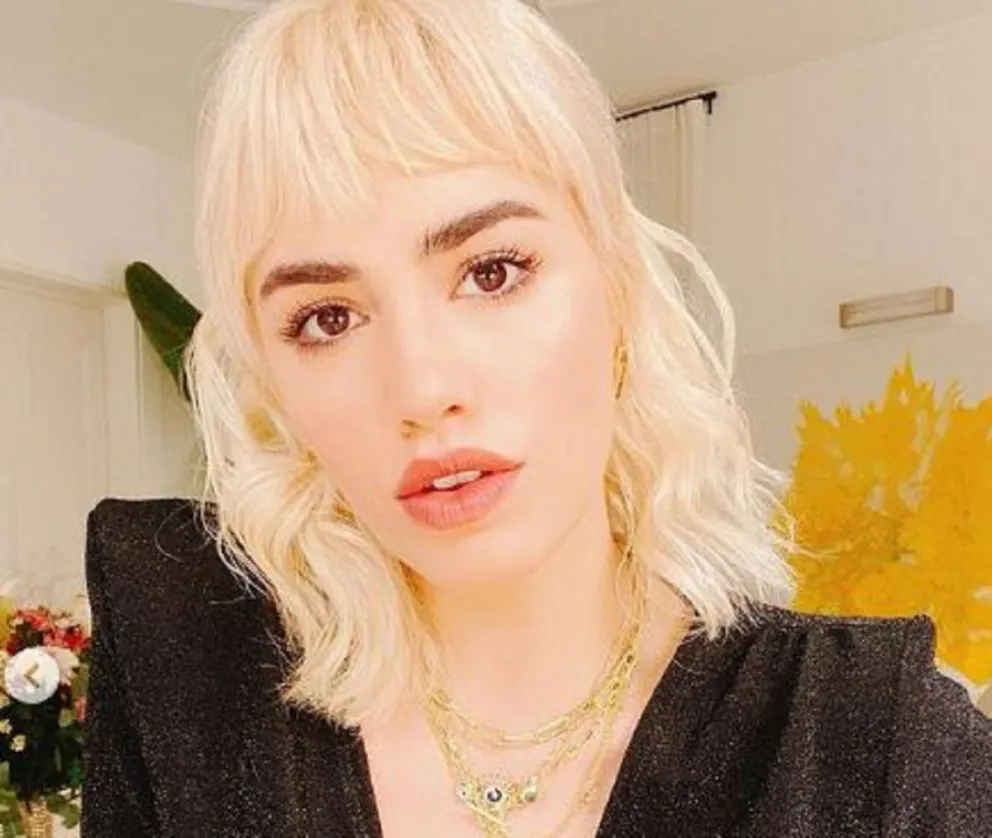 Lali Espósito causó furor al posar con una mini bikini roja que despertó suspiros