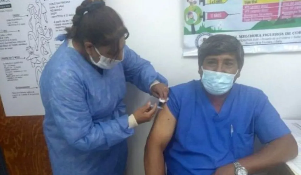 Vacunación a personal de Salud. Fuente: (Twitter)
