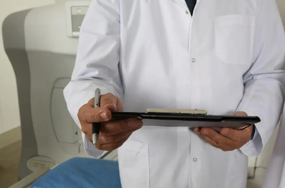 Gravísima acusación contra un médico salteño: “Que aprenda que con la vida de una persona no se juega”
