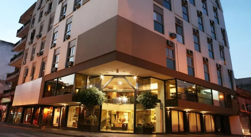 Se les fue de las manos: salteños trataron de tomar el Hotel Provincial