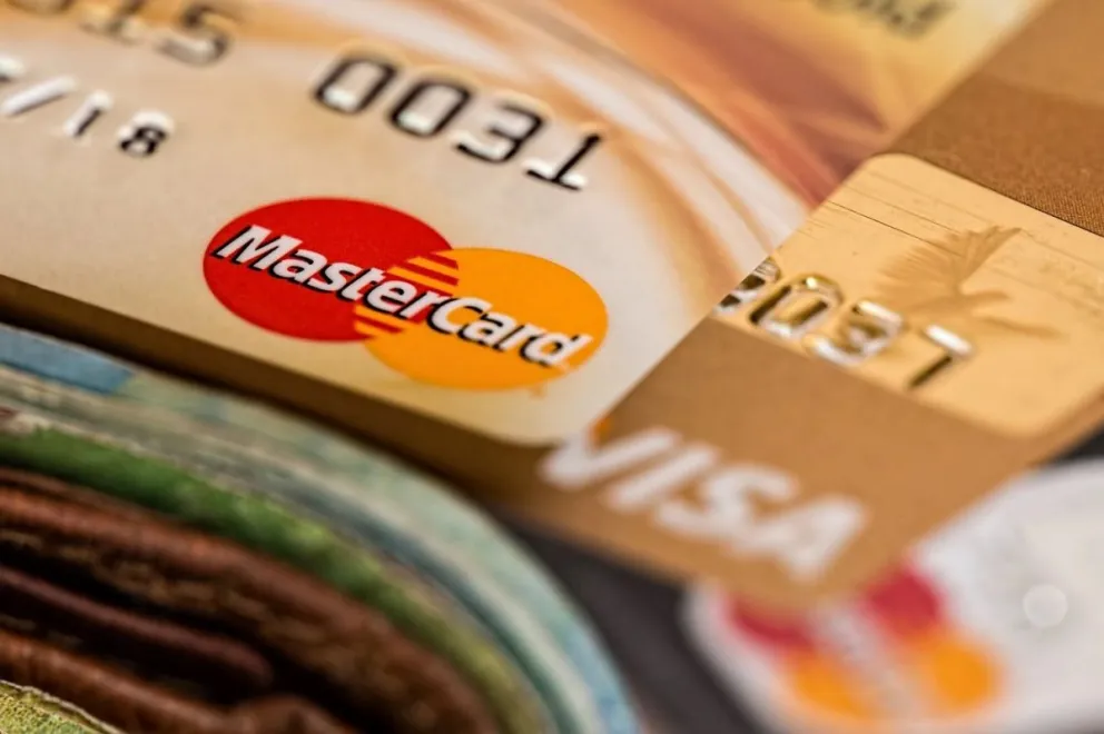 Estafa sale mal: salteñitos se robaron tarjetas de crédito para darse la buena vida, pero les tocó perder