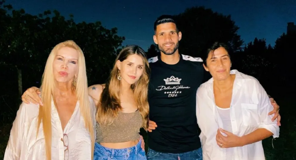 Mica Tinelli y su familia. Fuente (Instagram)