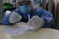 Coronavirus en el mundo: por primera vez desde febrero bajan los casos semanales