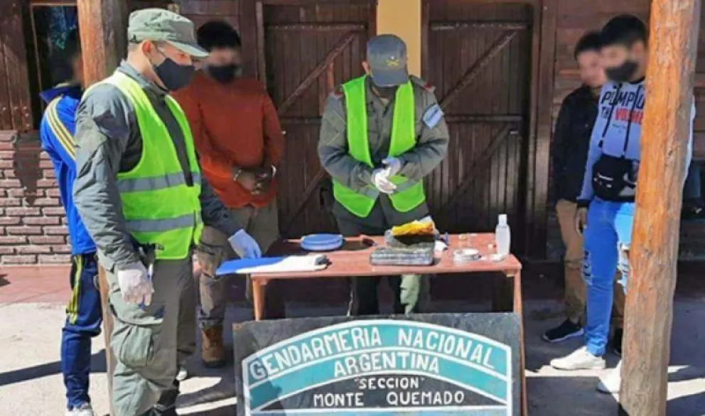 Llevaban más de 2 kg de cocaína de Orán a Chaco y los delató ‘Dingo’, un perro antinarcóticos