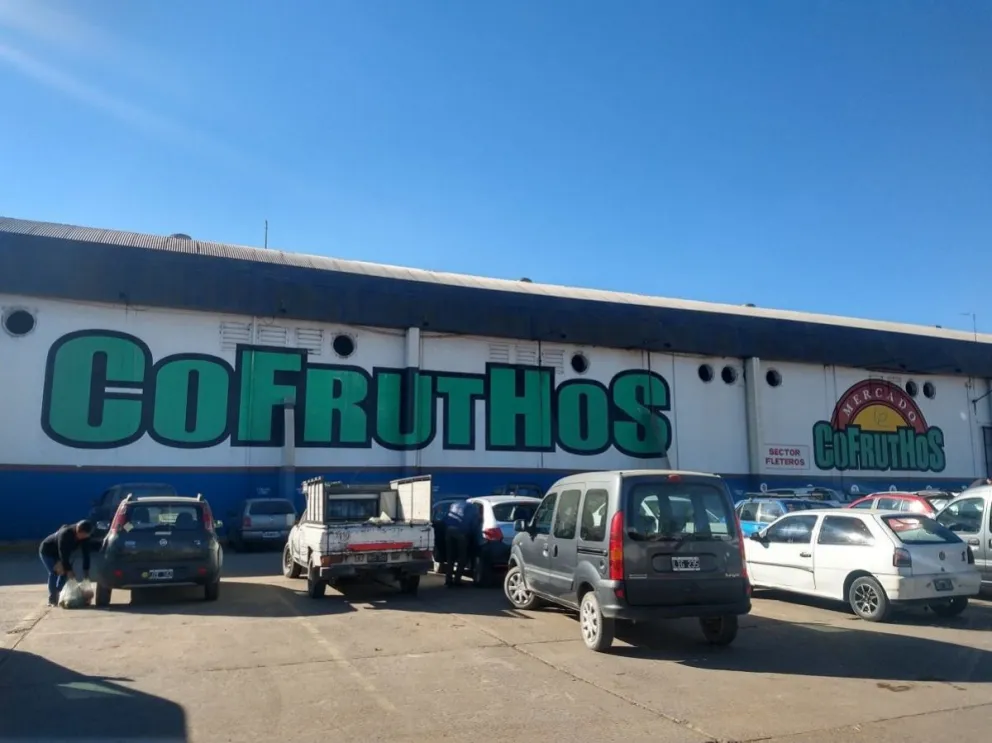 Un irresponsable: obligaba a su hija de 8 años a robar en el Mercado Cofruthos