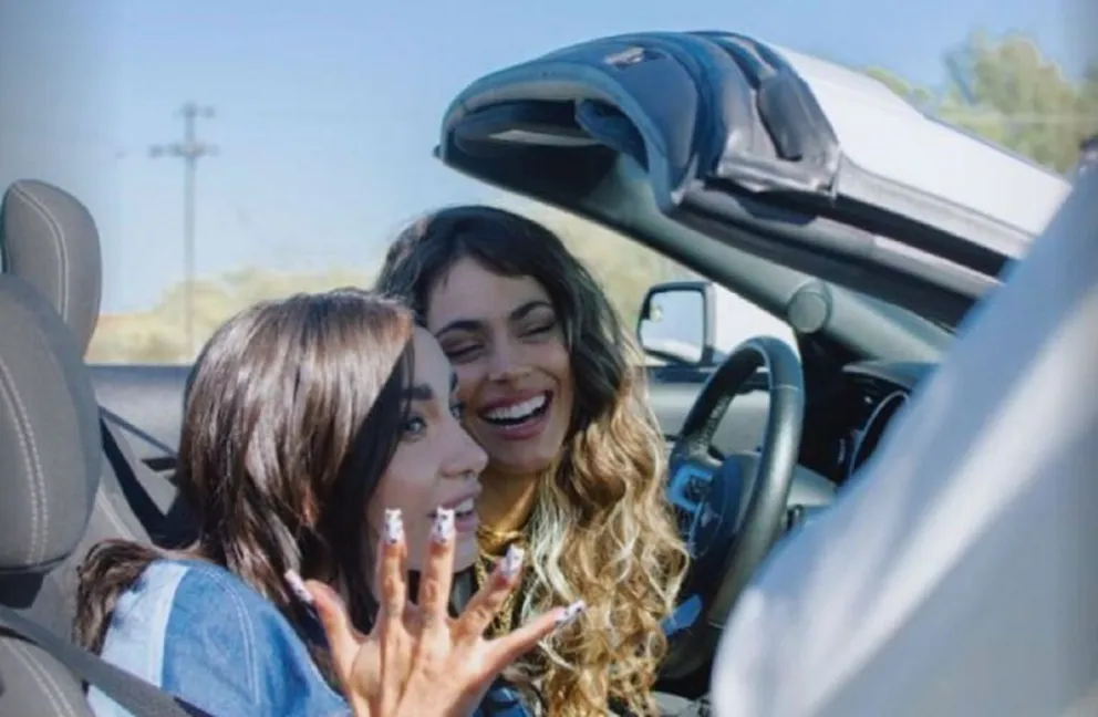 Tini Stoessel y María Becerra abrazan el éxito con “Miénteme”: el logro de la canción en menos de 24 horas