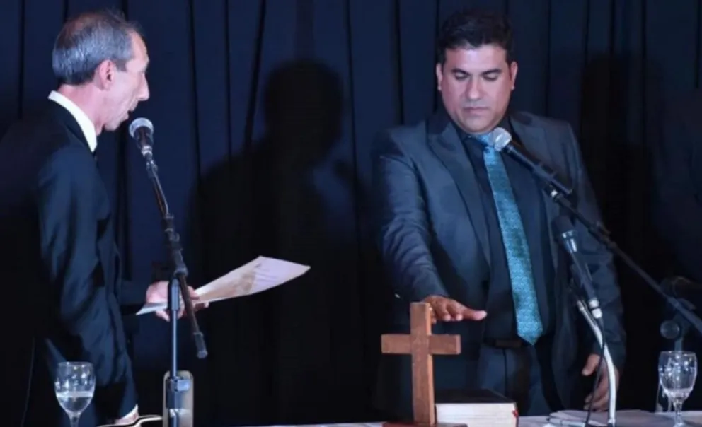 Concejal y pastor reunió a más de 300 personas en una iglesia, y luego dio positivo de COVID-19