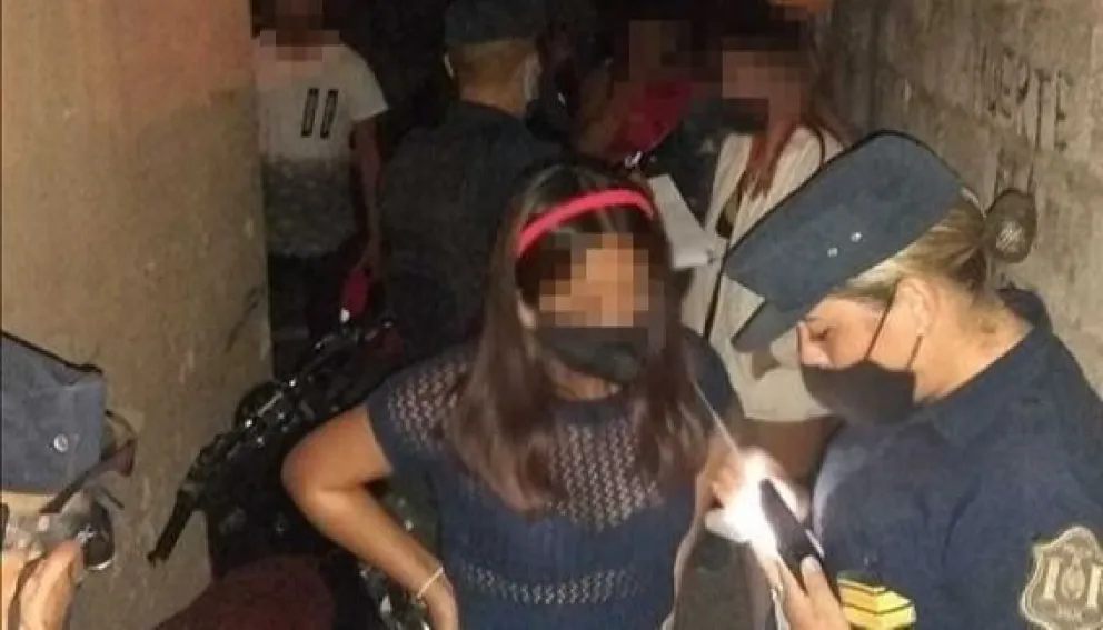 En pleno confinamiento: fiestas clandestinas y circulación fuera de horario