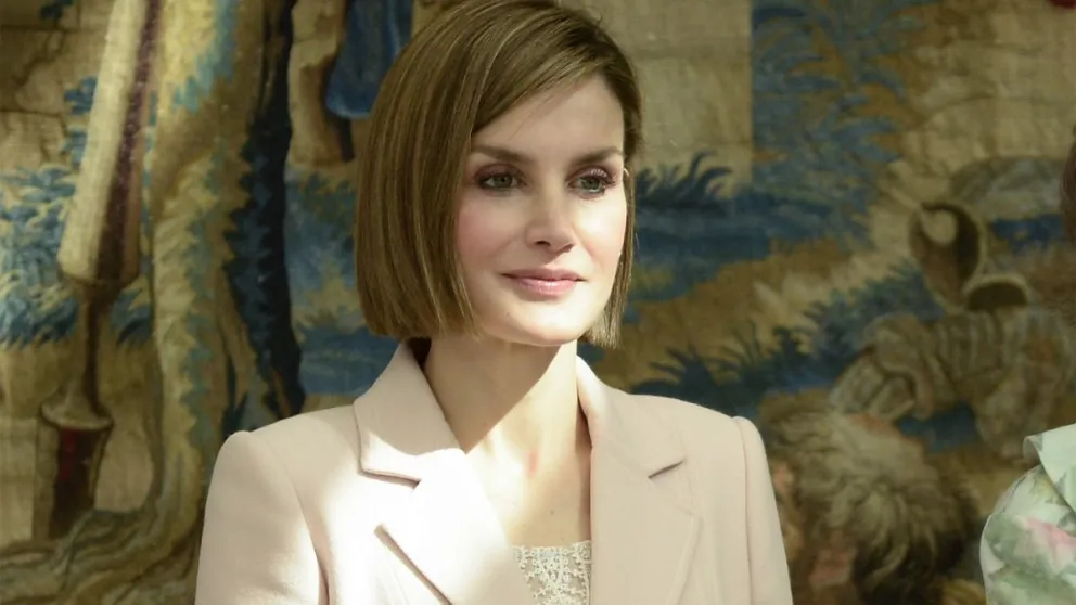 La Reina Letizia mostró la elongación de sus piernas al lucir estas elegantes faldas