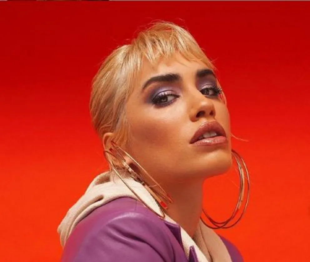 Lali Espósito posó con un atrevido look y despertó un picante comentario de un famoso artista 