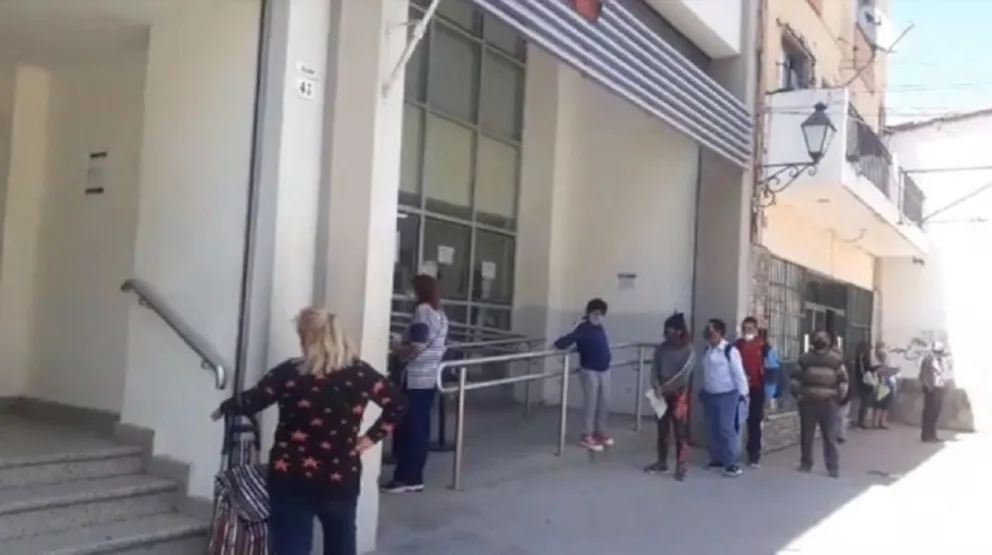 Horas esperando para ser atendidos en el ANSES: "Todos los días igual"